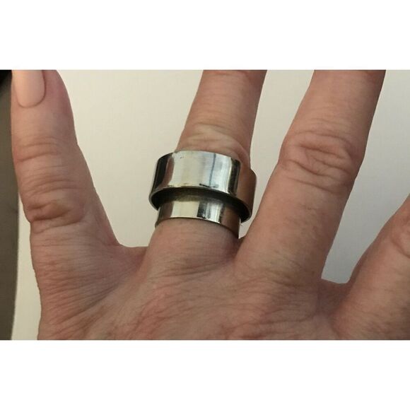 New~SOKO Jewelry Stainless Steel Double Ribbon Design Ring Sz 9 - Picture 3 of 5